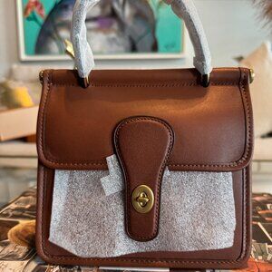 COACH WILLIS 18 (NWT)